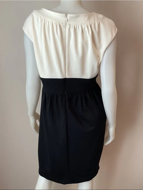 Dressbarn Two-Tone  Dress - Picture 4 of 8